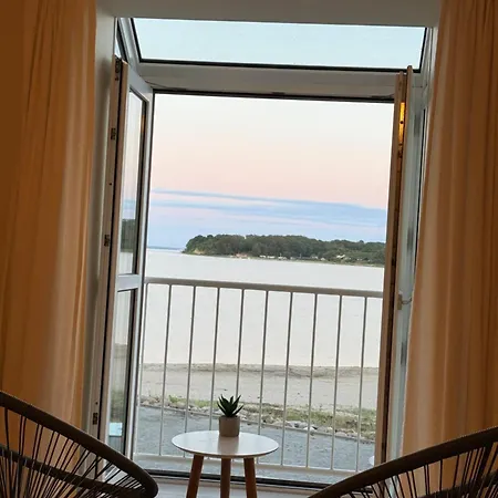 - Sea View, Water Park & Free Parking 아파트호텔
