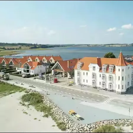 - Sea View, Water Park & Free Parking 아파트호텔 Hejlsminde